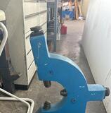 Second Hand SEIGER SLZ700 x2000mm cycle-controlled lathe for sale