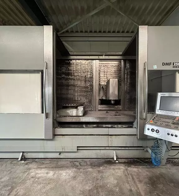 Second Hand DMG Deckel Maho Typ DMF 250 linear traveling column machine for sale