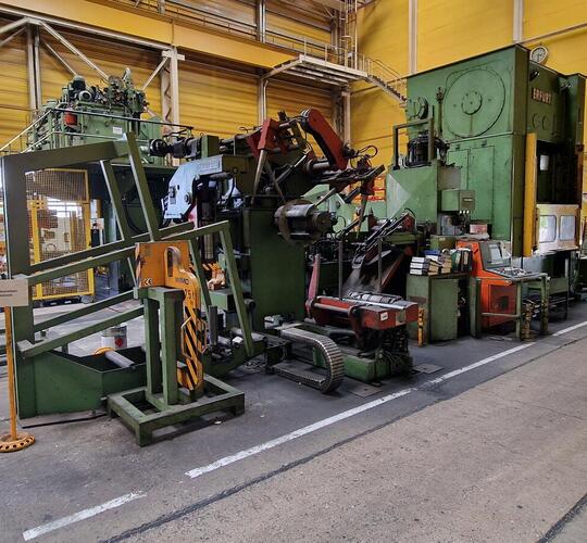 Preiswerte Radscheiben-Produktionslinie 2 mit Erfurt 400t Presse & Schleicher Coilanlage kaufen | Asset-Trade