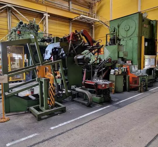 Preiswerte Radscheiben-Produktionslinie 2 mit Erfurt 400t Presse & Schleicher Coilanlage kaufen | Asset-Trade